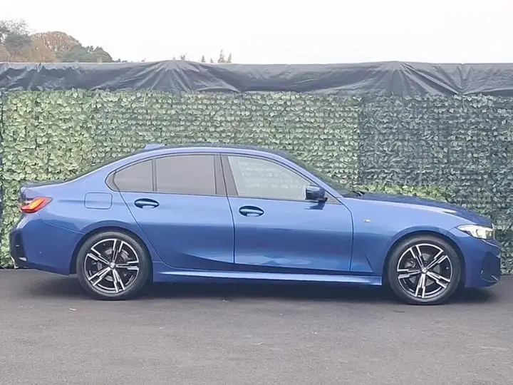 BMW 3 Series 2024 photo 3