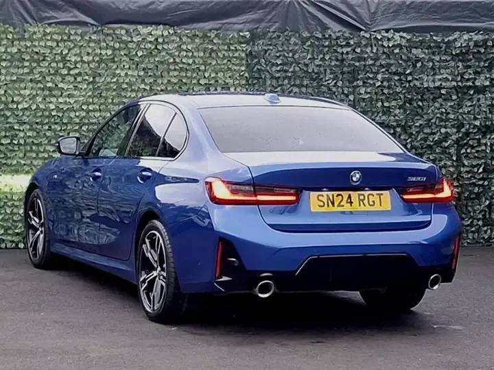 BMW 3 Series 2024 photo 2