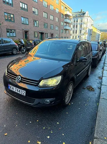 Volkswagen Touran 2011 photo 2