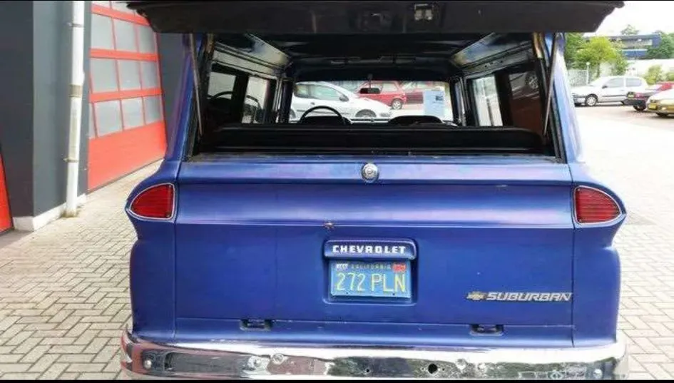 Chevrolet Suburban 1963 photo 2
