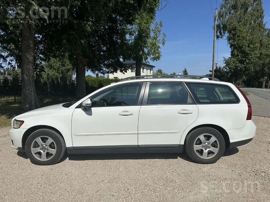 Volvo V50 2010 photo 2