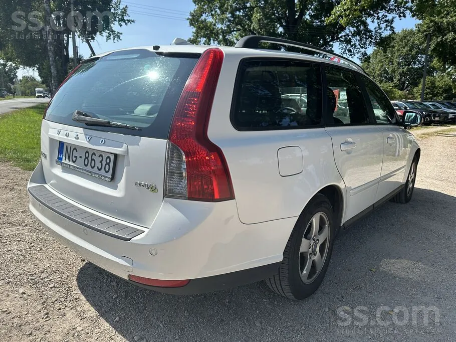 Volvo V50 2010 photo 5