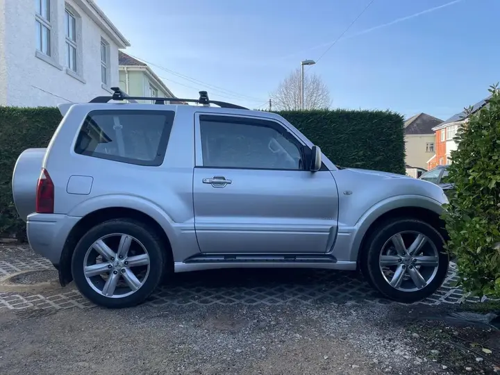 Mitsubishi Shogun 2005 photo 2