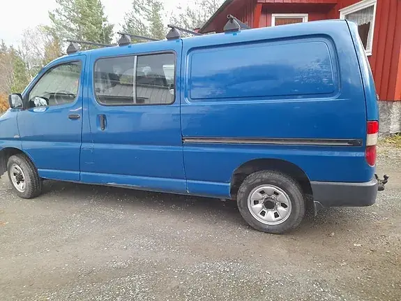 Toyota Hiace 2009 photo 2