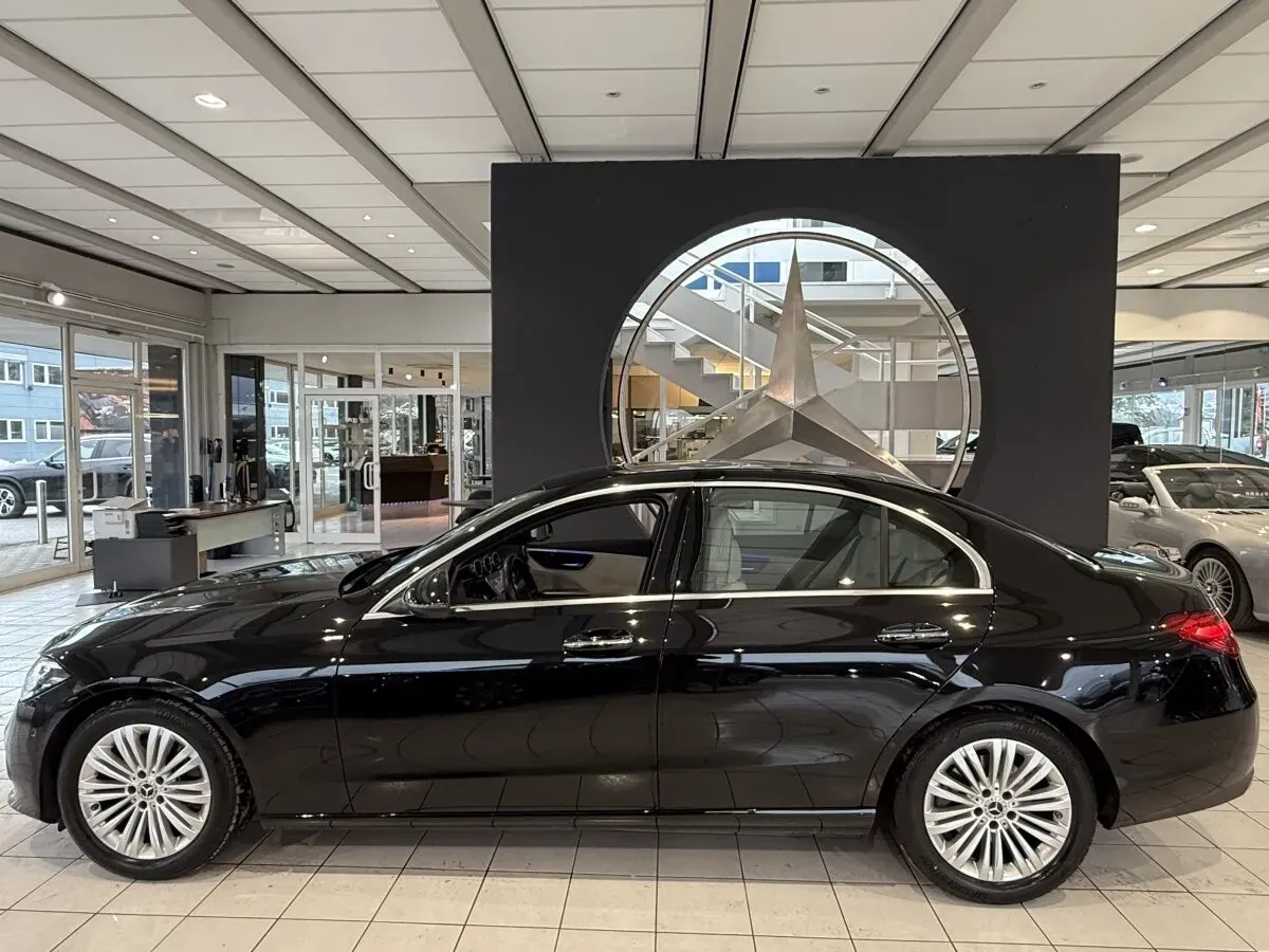 Mercedes-Benz C-Class 2024 photo 3