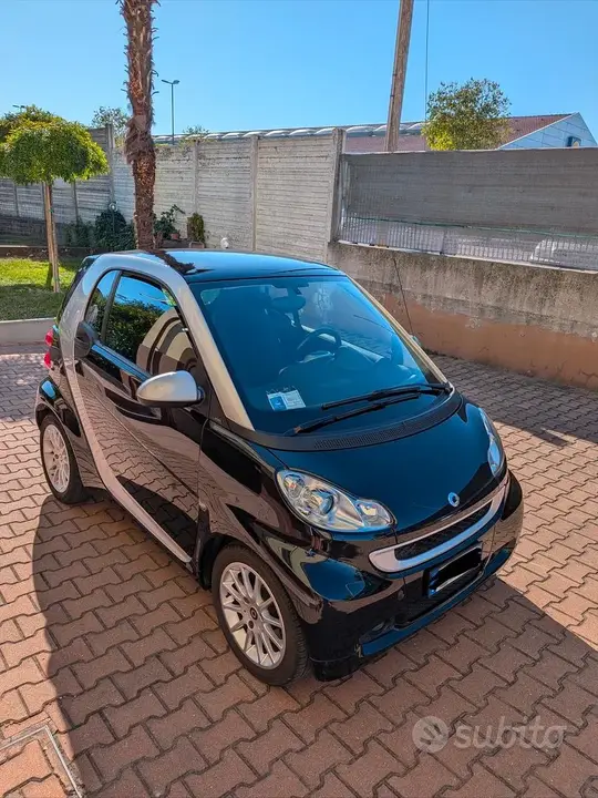Smart Fortwo 2011 photo 2