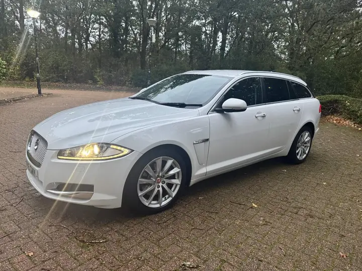 Jaguar Xf 2015 photo 3