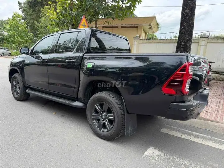 Toyota Hilux 2025 photo 2
