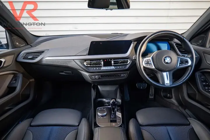 BMW 1 Series 2023 photo 2