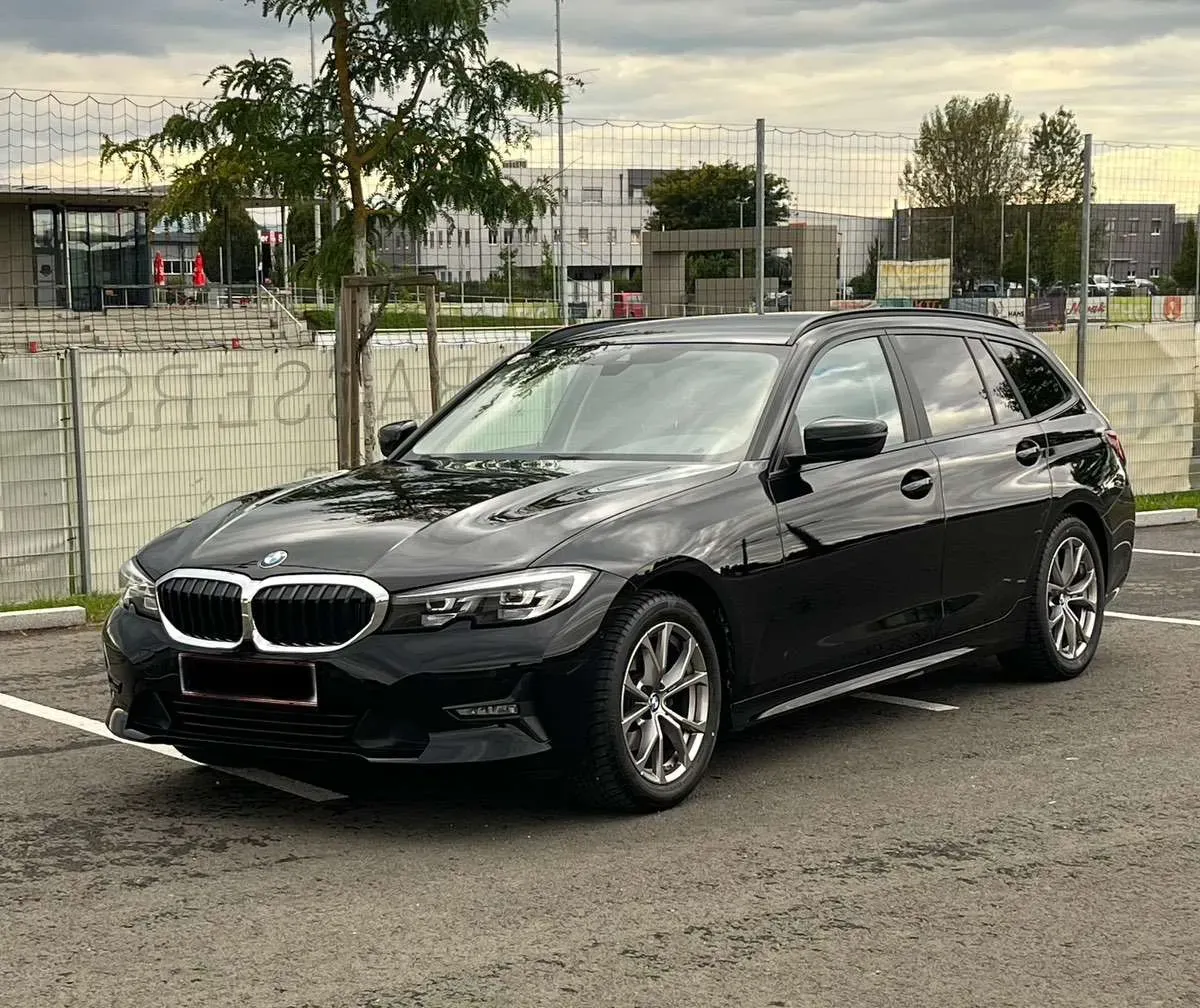 BMW 3 Series 2022 photo 2