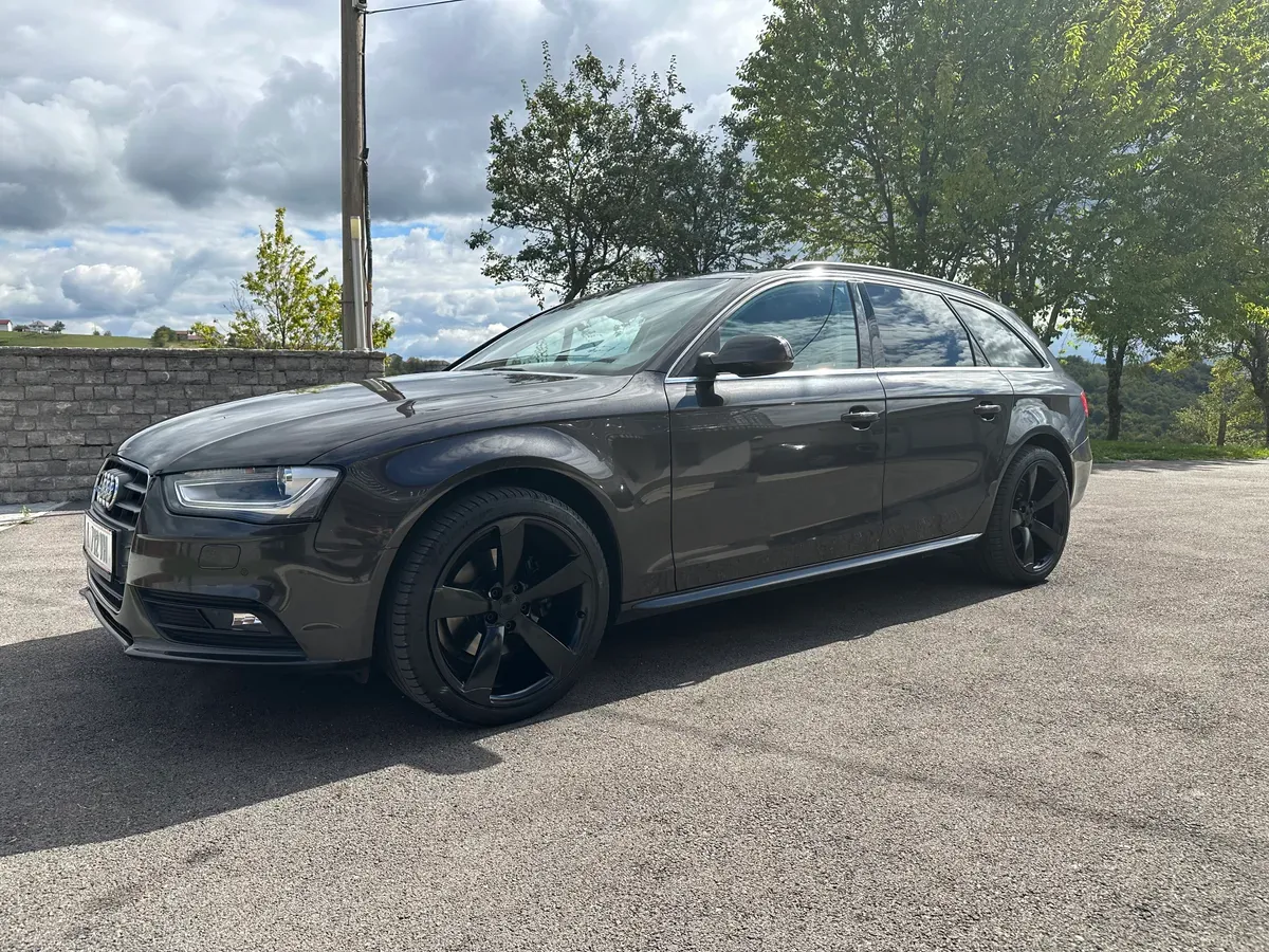 Audi A4 2013 photo 2