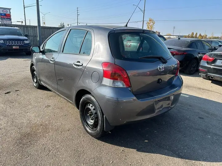Toyota Yaris 2010 photo 3