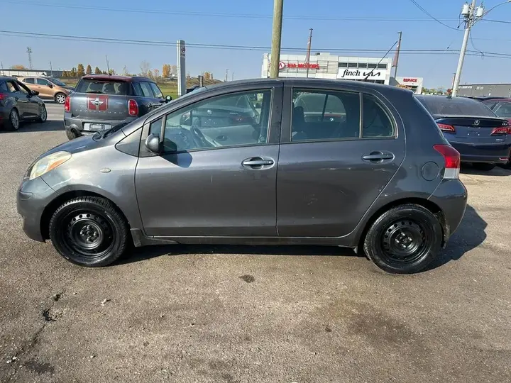 Toyota Yaris 2010 photo 2