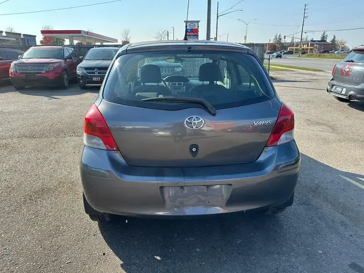 Toyota Yaris 2010 photo 4