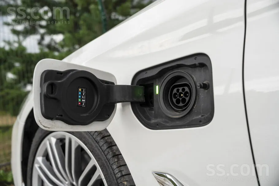 BMW 530E 2018 photo 5