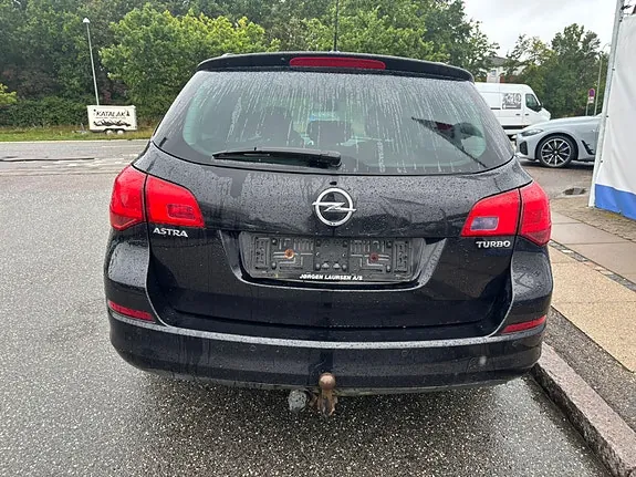 Opel Astra 2011 photo 2