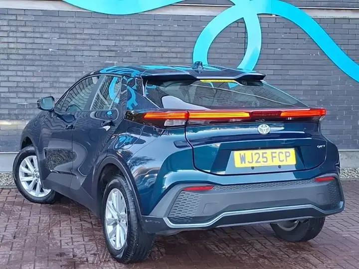 Toyota C-Hr 2025 photo 2