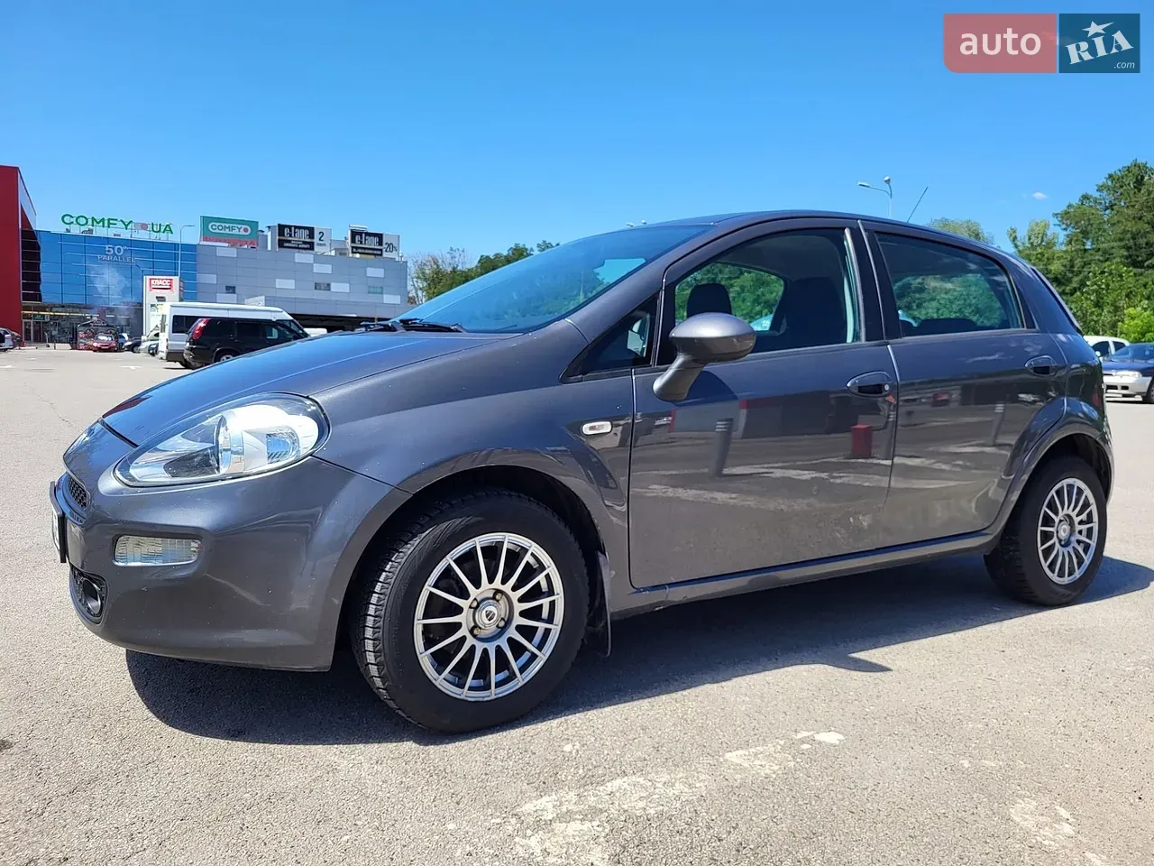 Fiat Grande Punto 2012 photo 4