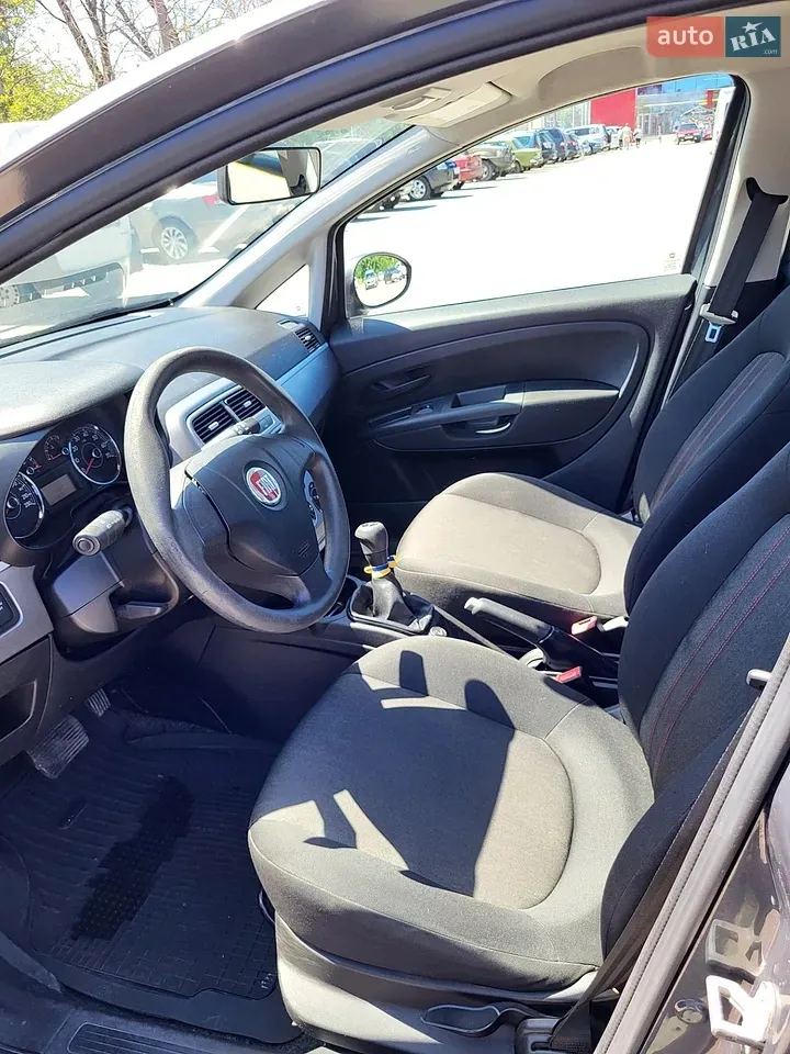 Fiat Grande Punto 2012 photo 3