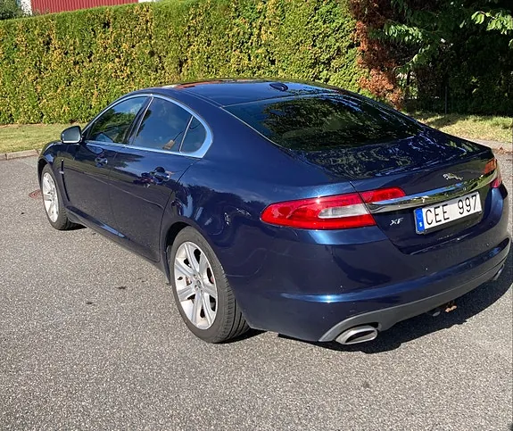Jaguar Xf 2010 photo 3