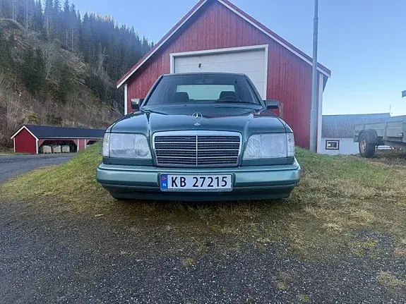 Mercedes-Benz E 200 1994 photo 4