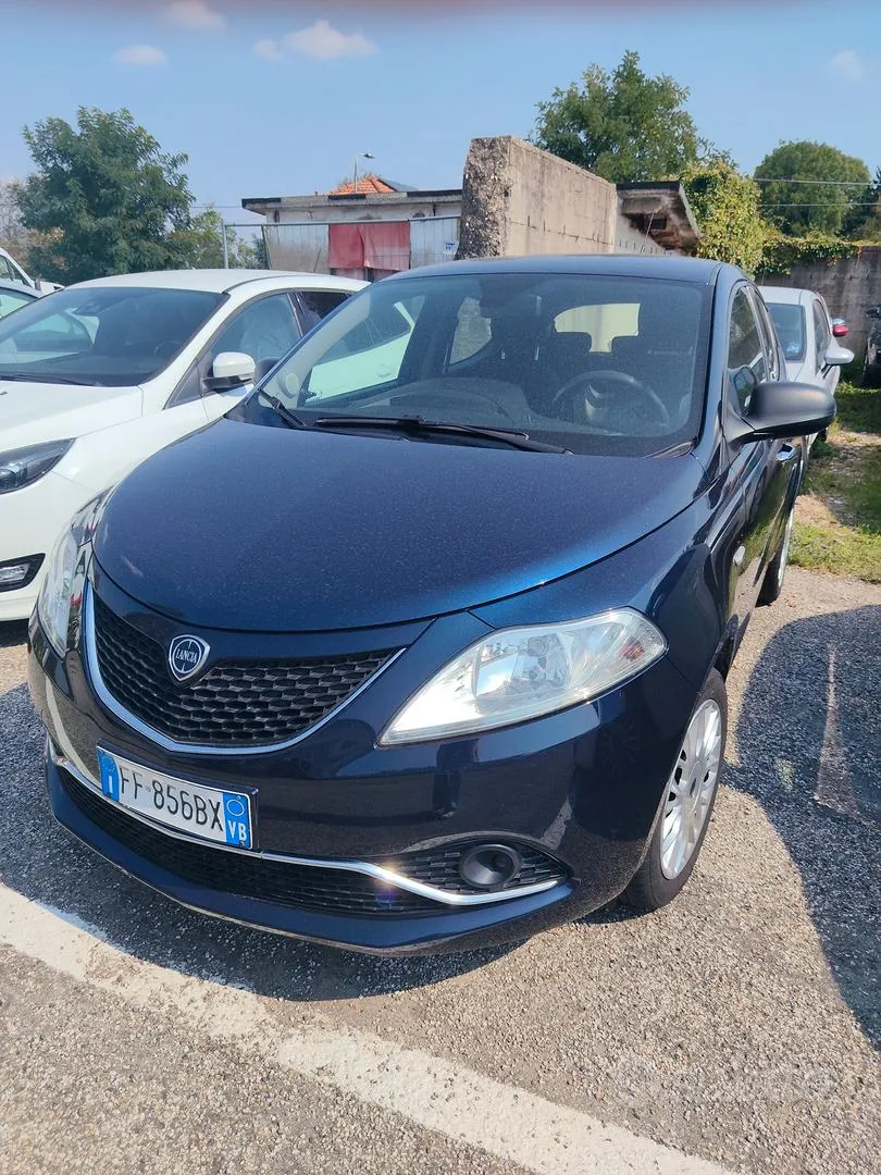 Lancia Ypsilon 2016 photo 2
