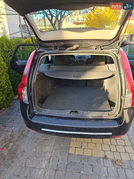 Volvo V50 2012 photo 2
