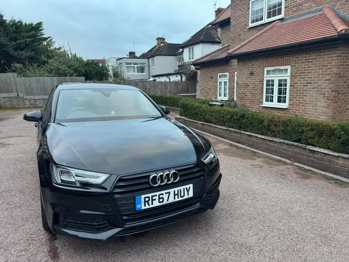 Audi A4 2018 photo 2