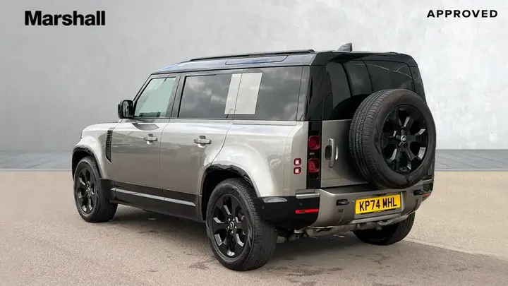 Land Rover Defender 110 2024 photo 2