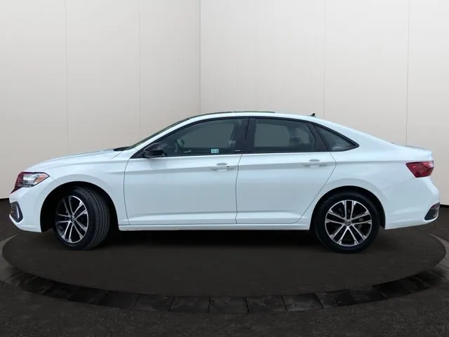 Volkswagen Jetta 2024 photo 2