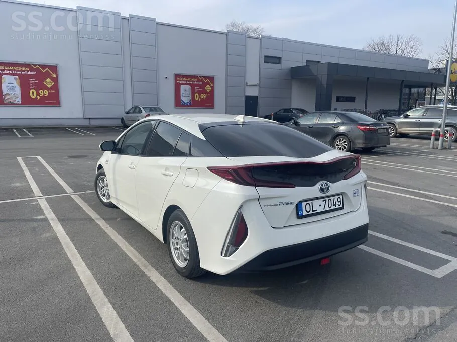 Toyota Prius 2020 photo 2