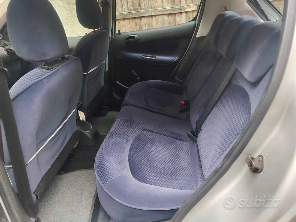 Peugeot 206 2003 photo 3