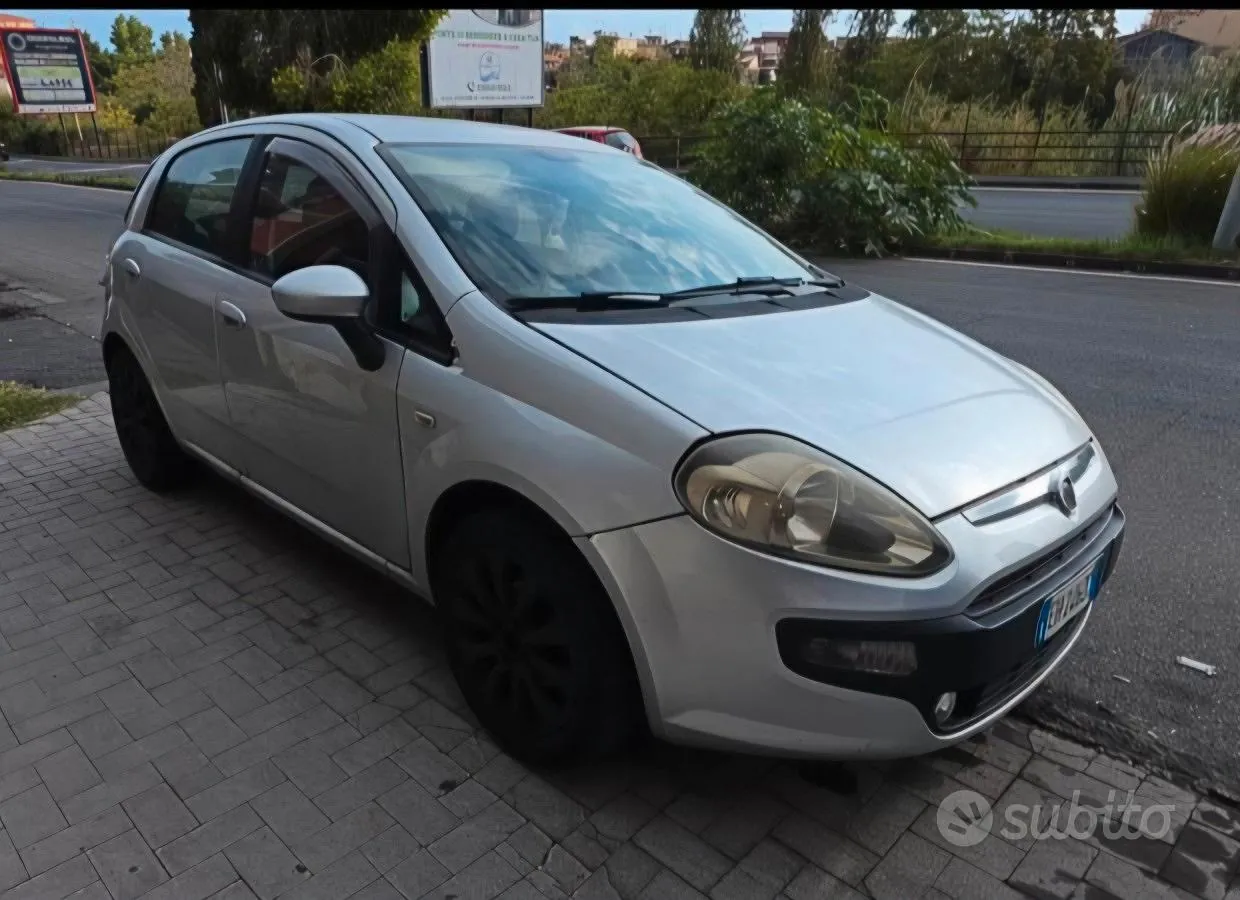 Fiat Punto Evo 2011 photo 2