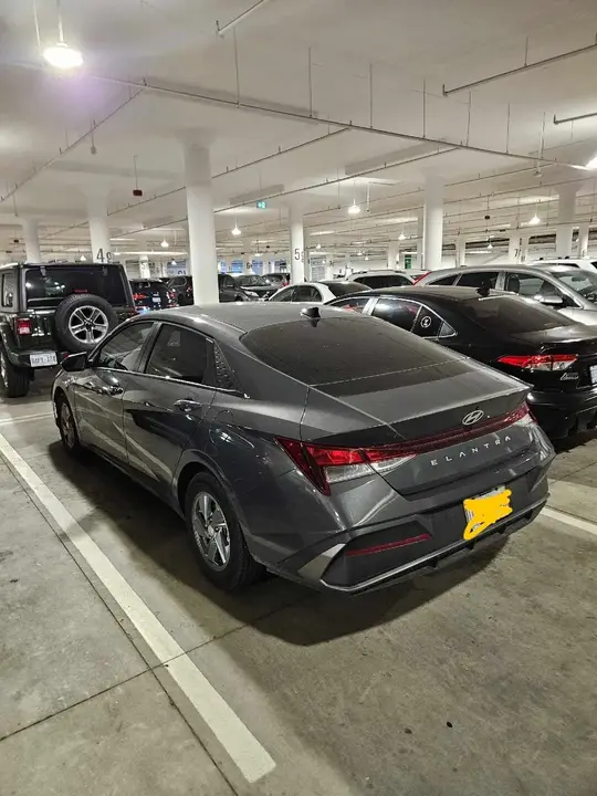 Hyundai Elantra 2025 photo 4