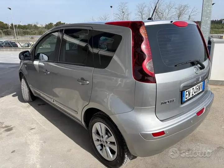 Nissan Note 2012 photo 4