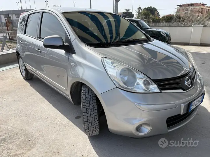 Nissan Note 2012 photo 2