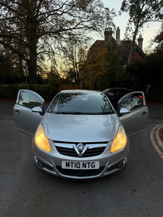 Vauxhall Corsa 2010 photo 2