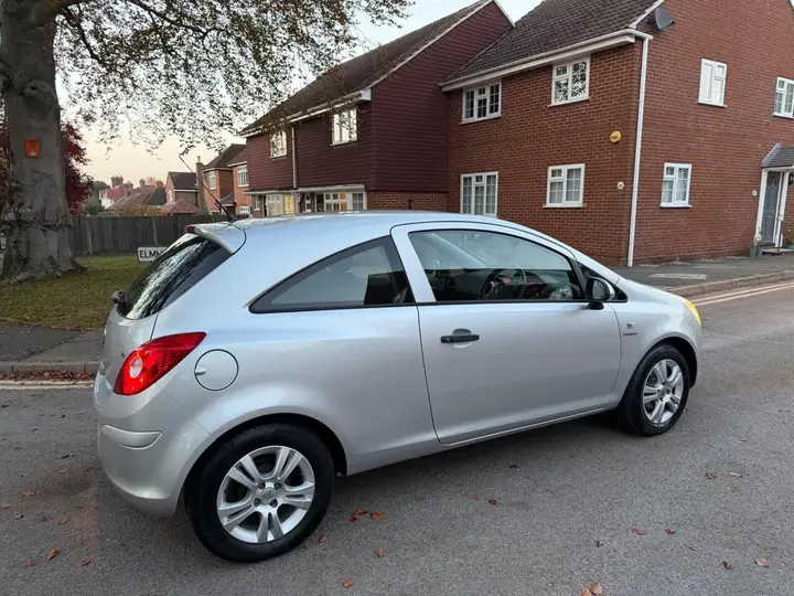 Vauxhall Corsa 2010 photo 4