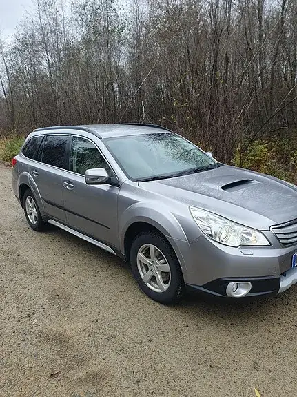 Subaru Outback 2010 photo 2