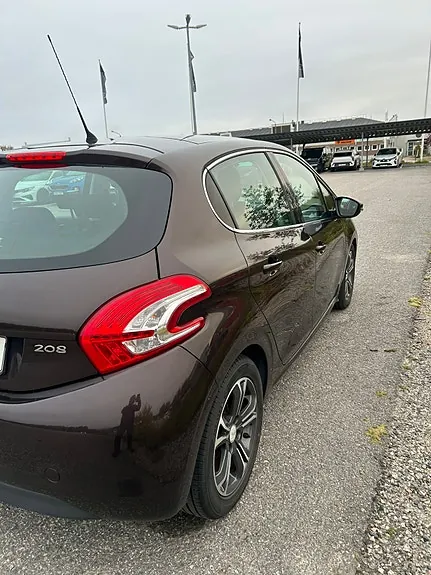 Peugeot 208 2012 photo 5