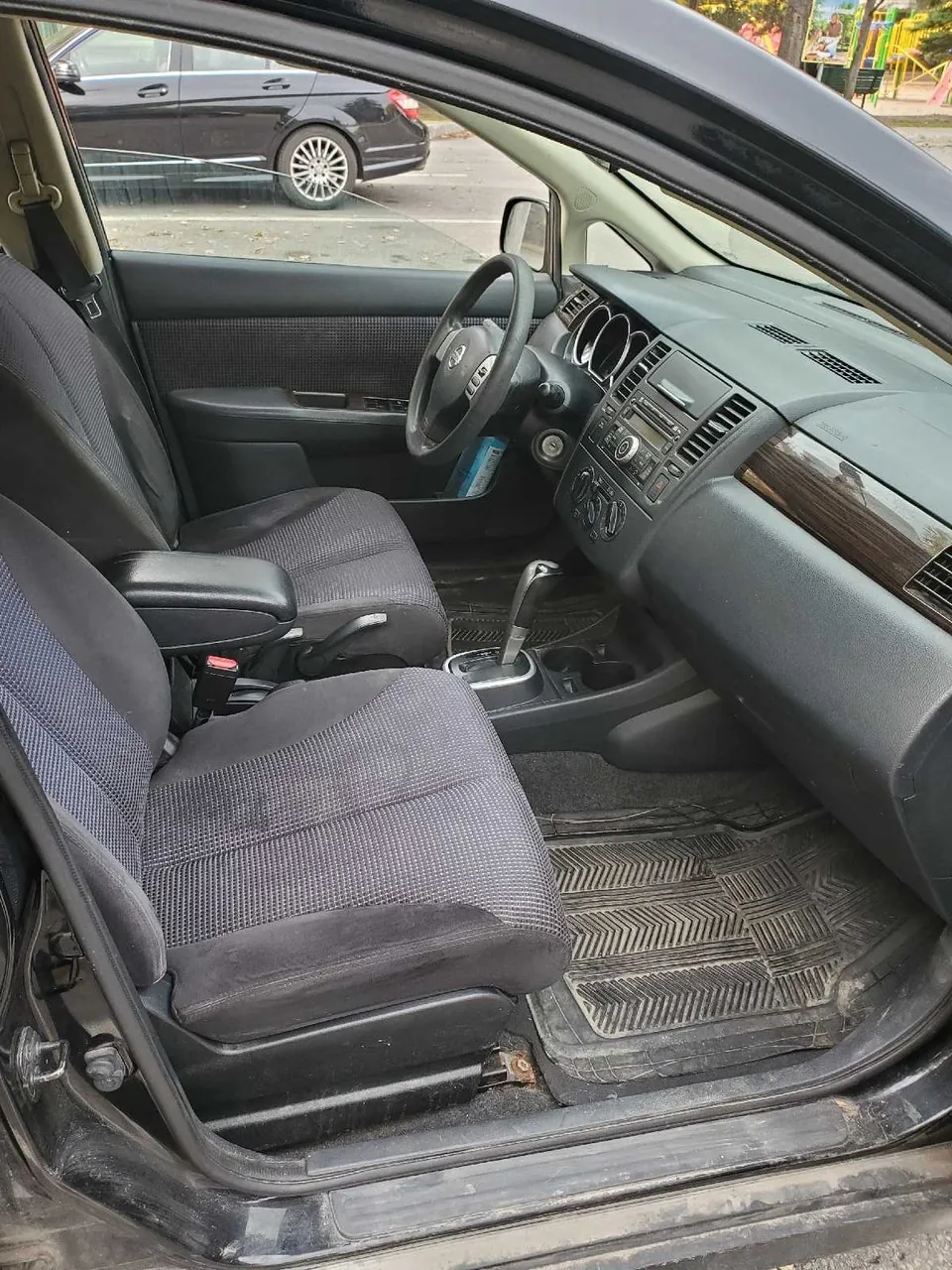 Nissan Versa 2010 photo 5