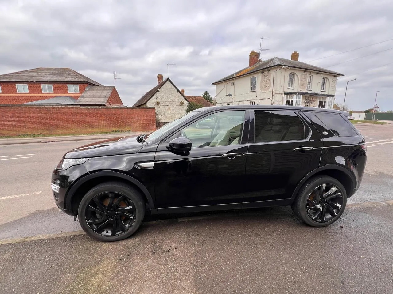 Land Rover Discovery Sport 2019 photo 2