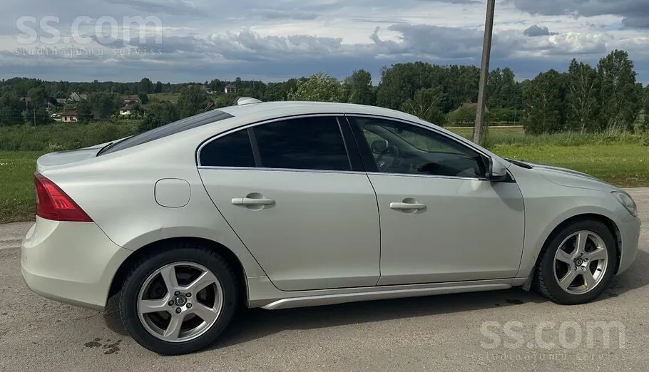 Volvo S60 2012 photo 3