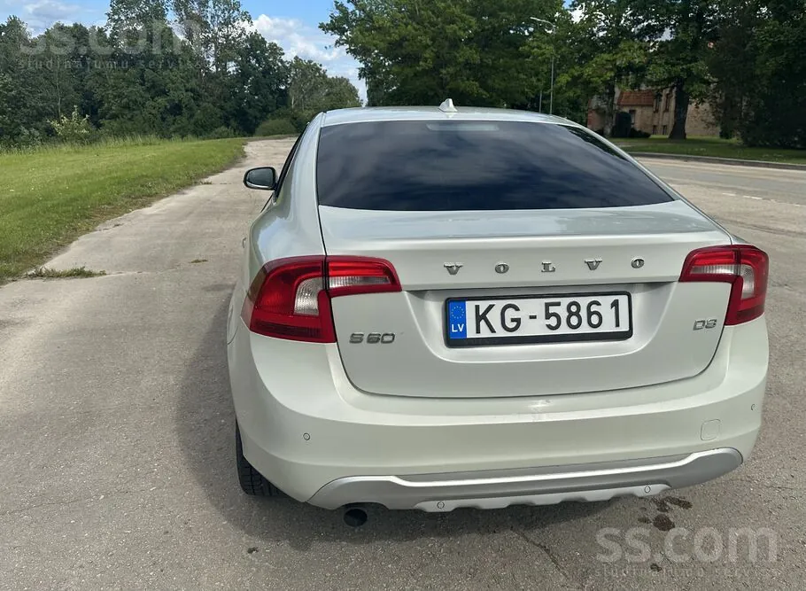 Volvo S60 2012 photo 4