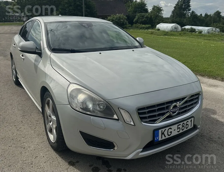 Volvo S60 2012 photo 2