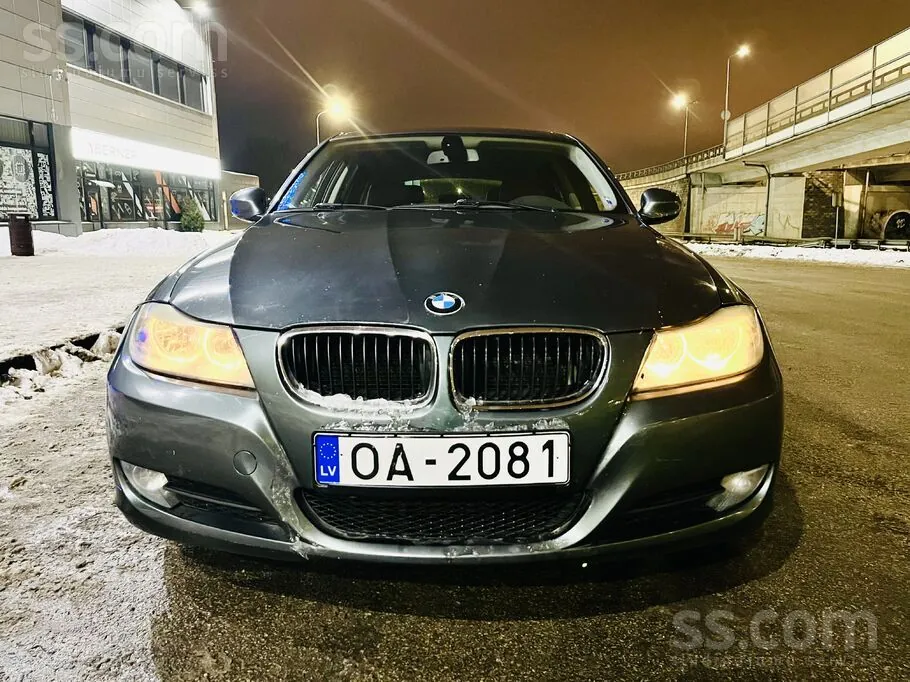 BMW 318 2010 photo 2
