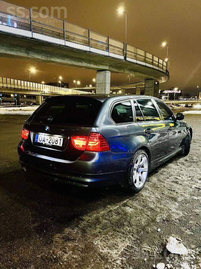 BMW 318 2010 photo 4