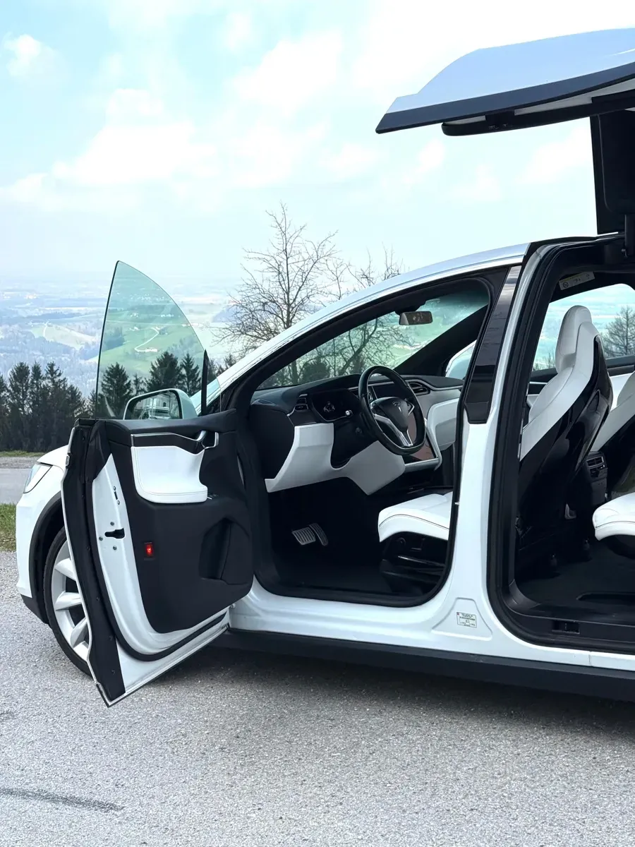 Tesla Model X 2016 photo 3