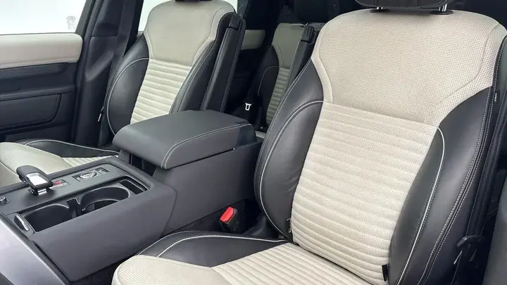 Land Rover Discovery 2021 photo 3