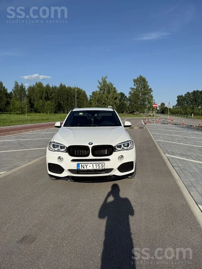 BMW X5 2015 photo 2